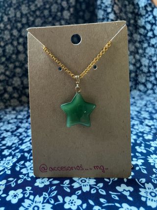 Colgante estrella verde con cadena
