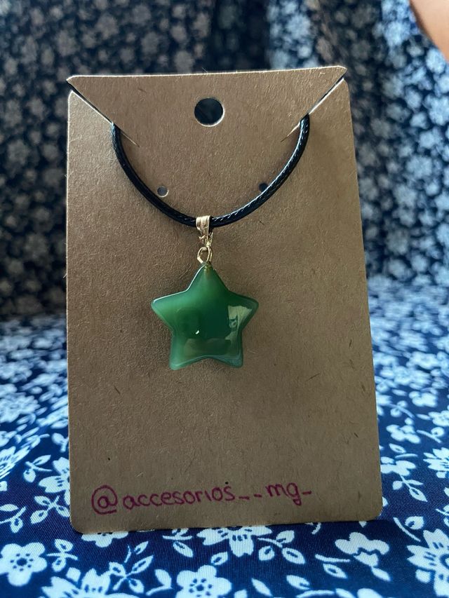 Colgante estrella verde con cordon