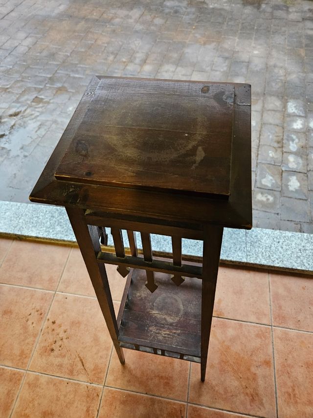 Peana macetero antigua.