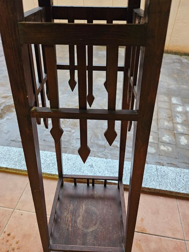 Peana macetero antigua.