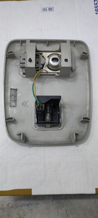 Luz cortesía Citroen Xsara 99
