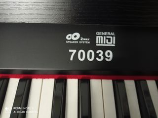 Piano eléctrico con pedal