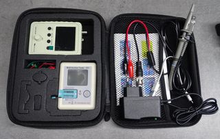 Conjunto osciloscópio e componente tester