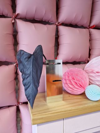 Barcelona. Jarron de vidrio y pie de metal