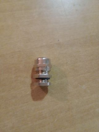 Pressacavo metallo per cavi elettrici