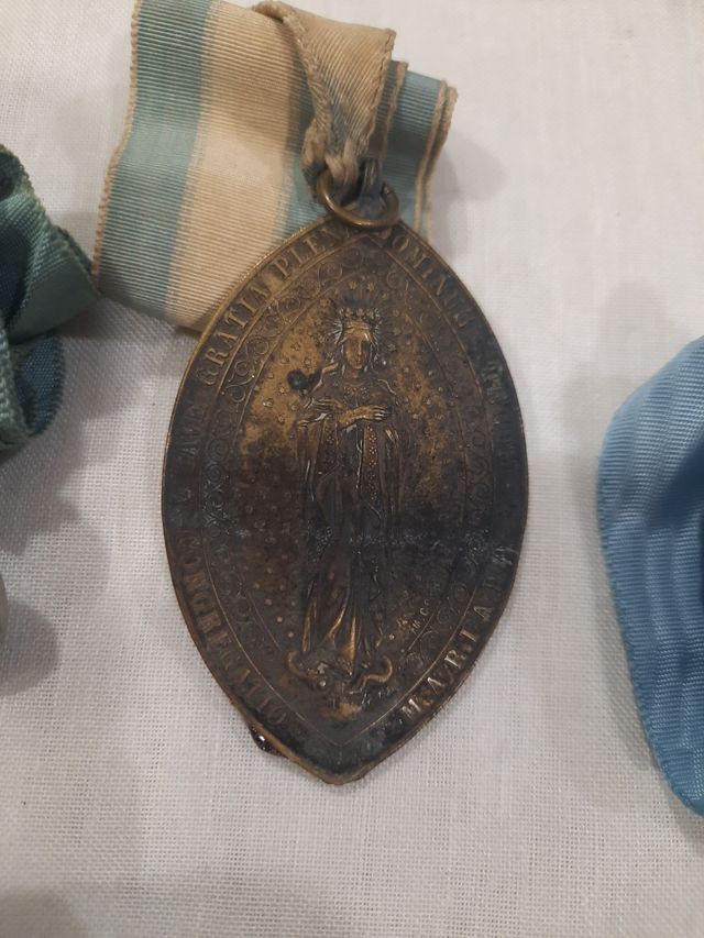 Medaglie antiche, materiali diversi