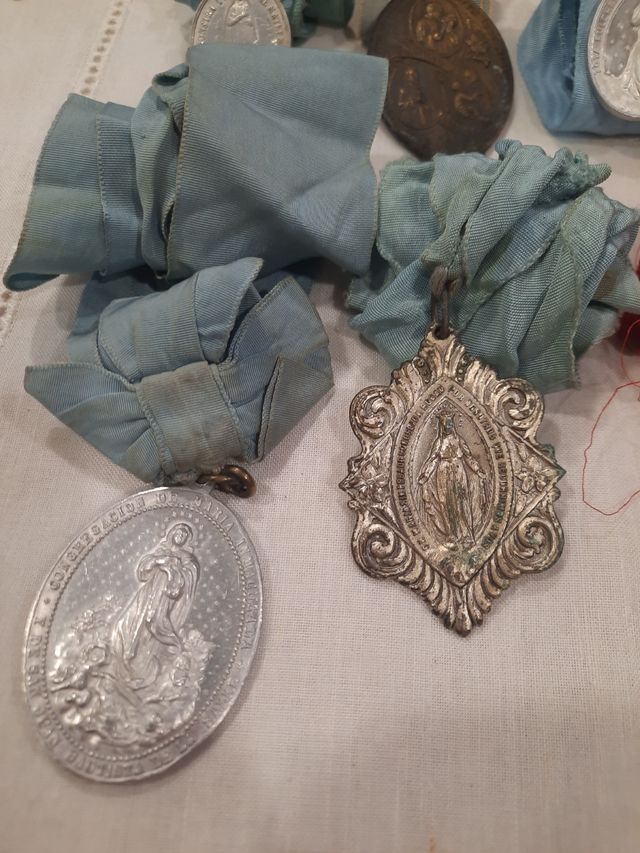 Medaglie antiche, materiali diversi