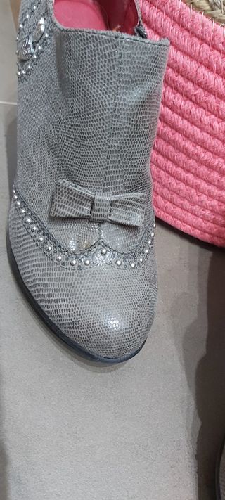 Botines color gris