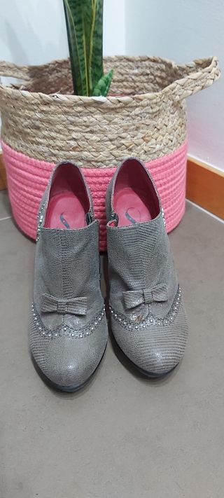 Botines color gris