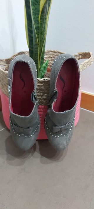Botines color gris