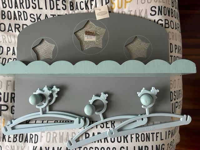 Perchero estanteria niño.