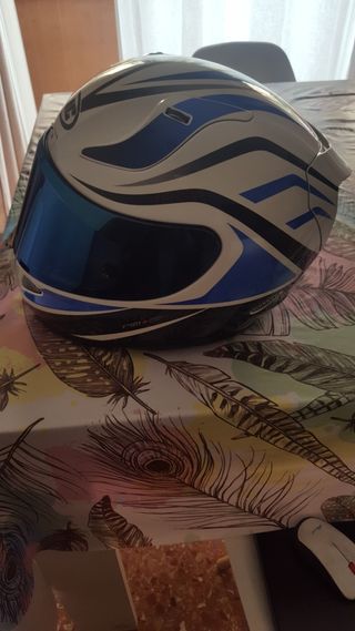 Mono moto,casco y botas.