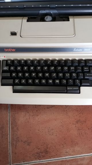Máquina de escribir eléctrica.