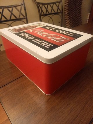 Caja metálica decorativa