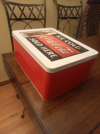 Caja metálica decorativa