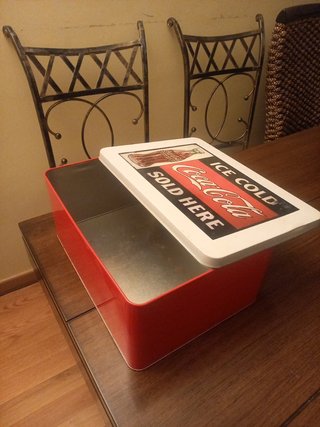 Caja metálica decorativa