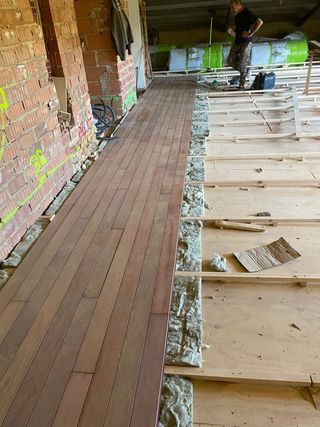 Tarimas macizas de alta calidad 25,95€ M2