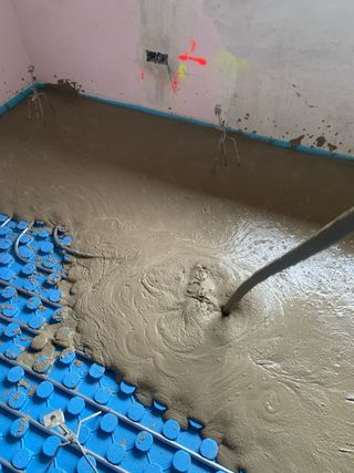 Plaston autonivelante