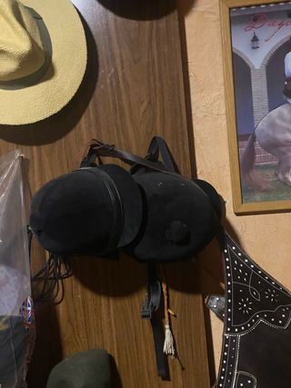 Se venden cascos de equitacion