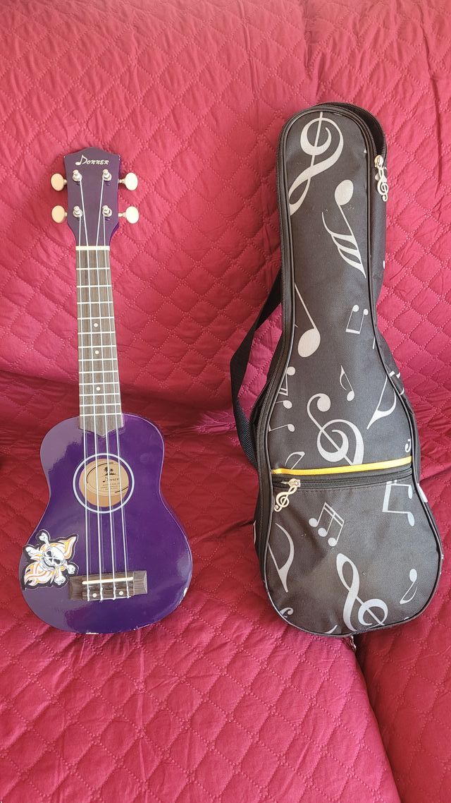 Ukulele + custodia