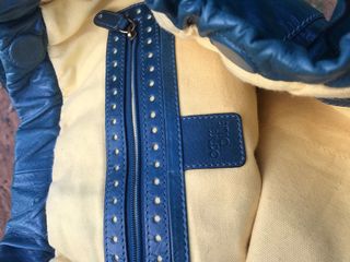 Bolso de piel. Cuero azul.