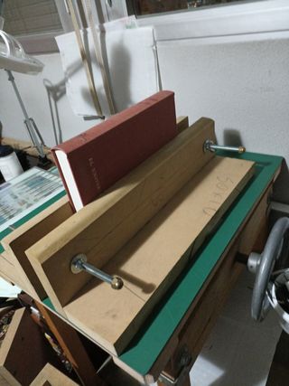 Prensa husillos encuadernación y dorado