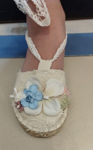 Zapatillas de esparto niña beige con flores