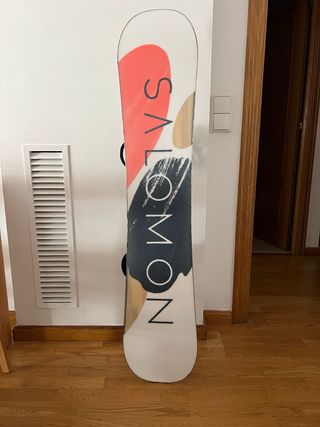 Tabla de snowboard con fijaciones