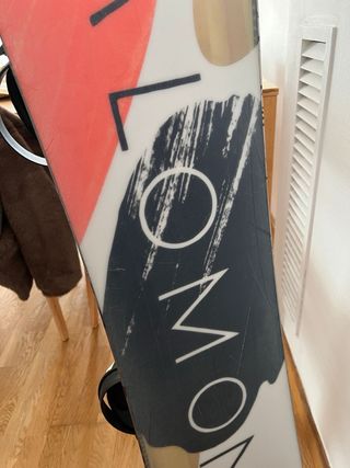 Tabla de snowboard con fijaciones