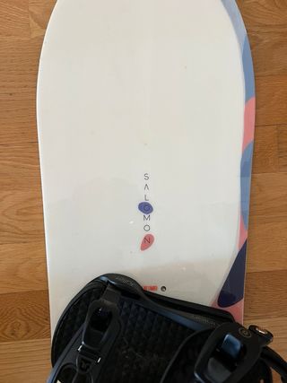 Tabla de snowboard con fijaciones
