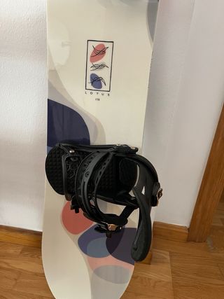 Tabla de snowboard con fijaciones