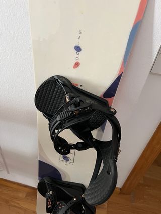 Tabla de snowboard con fijaciones