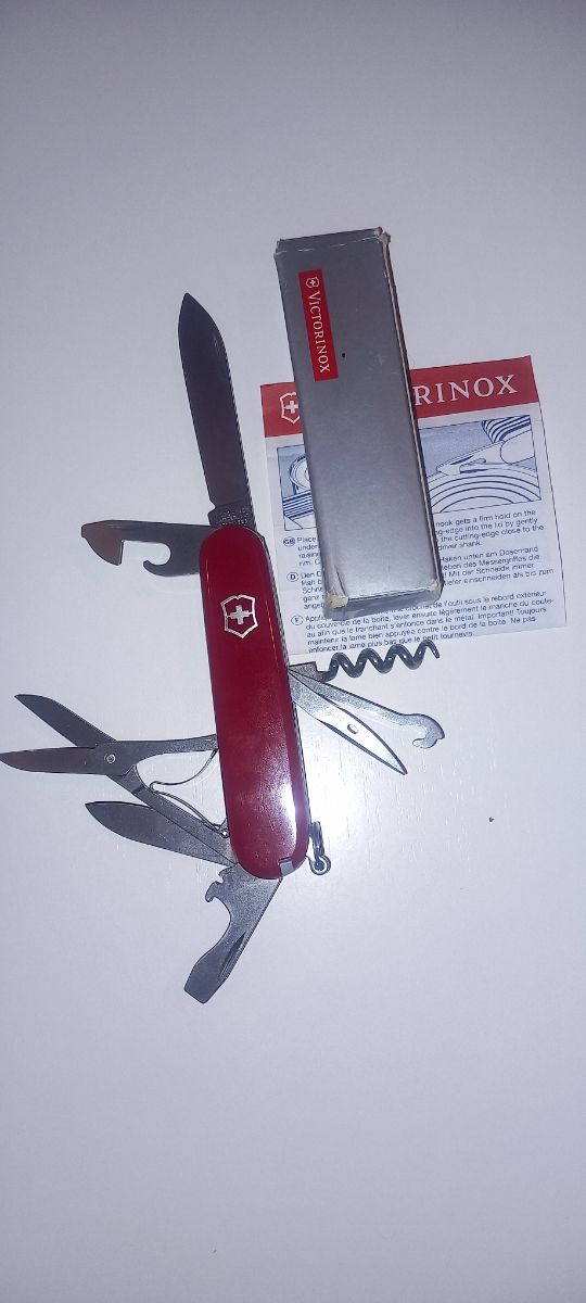 VICTORINOX