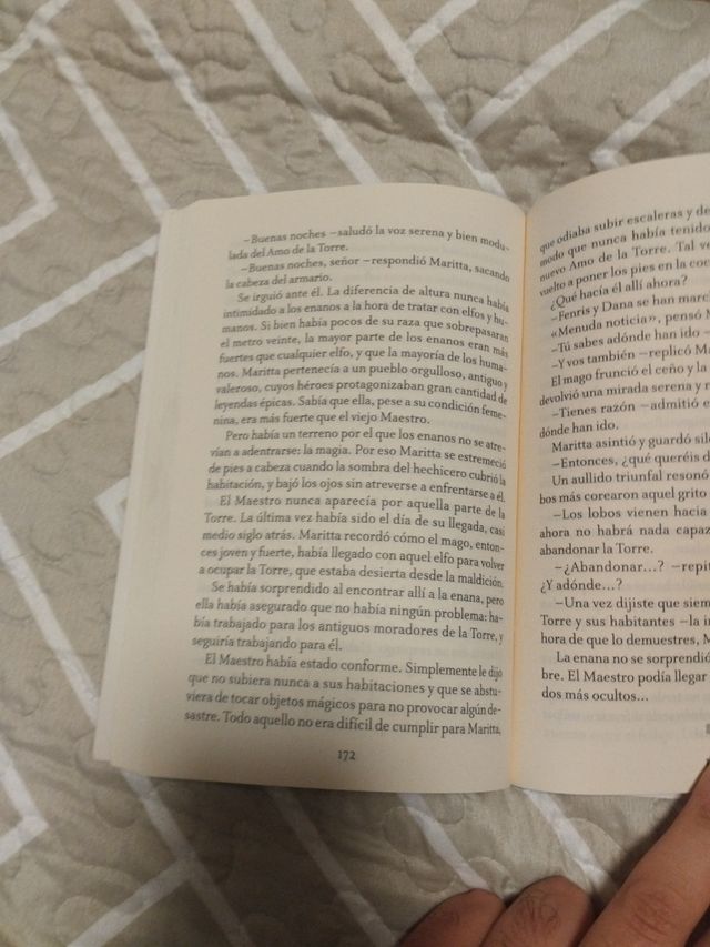 Crónicas de la Torre I. El Valle de los Lobos (Cronicas de la torre / Chronicles of the Tower) (Spanish Edition)