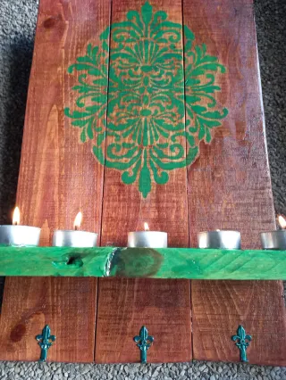 CUADRO ESTANTE CON PERCHAS PARA VELAS-MACETAS