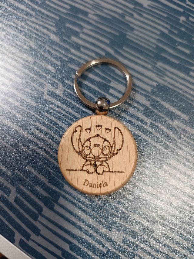 Llaveros personalizados en madera