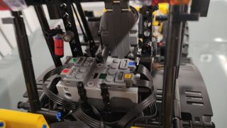 Retroexcavadora tipo Lego