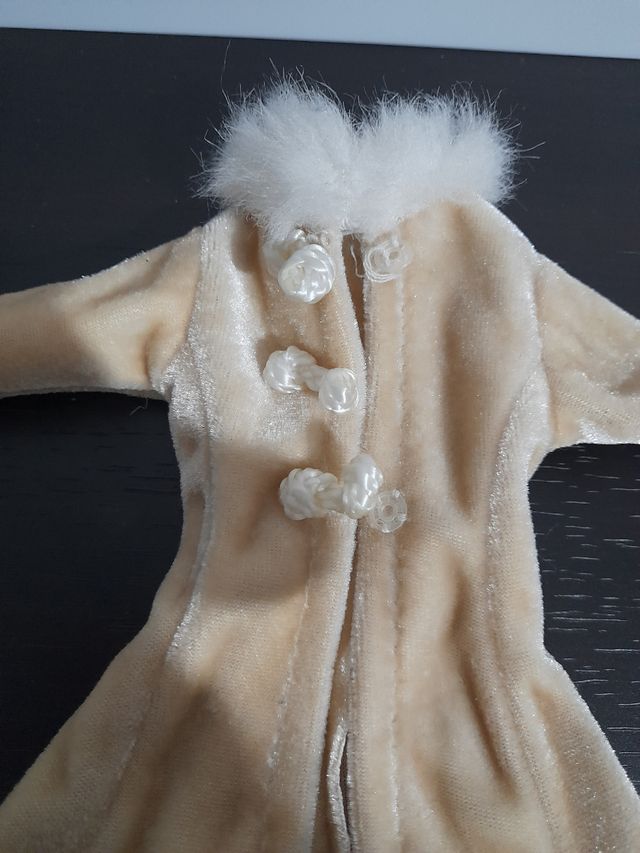 Barbie Vestido y abrigo Rusia