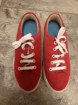 Zapatillas rojas plataforma piel de Serraje mimao