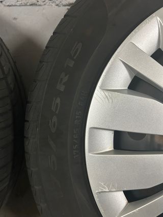 Neumáticos con llantas sin tapacubos Suzuki Swift