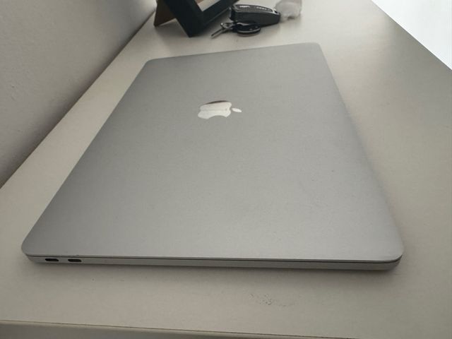 MacBook Pro 13inch 2017 Two Thunderbolt 3 ports