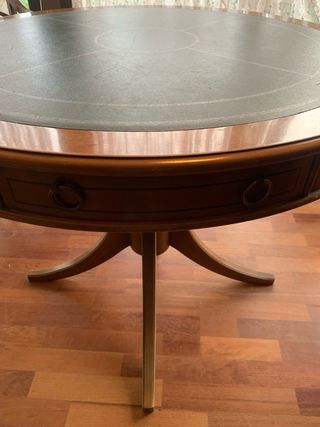 Mesa de juego antigua estilo inglés.