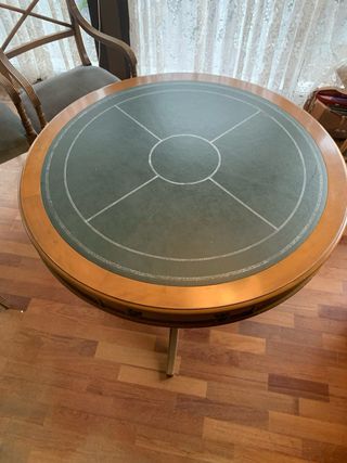 Mesa de juego antigua estilo inglés.