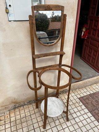 Antiguo mueble de baño