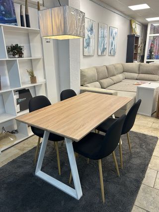 Mesa extensible Nordica sillas acochadas en tela