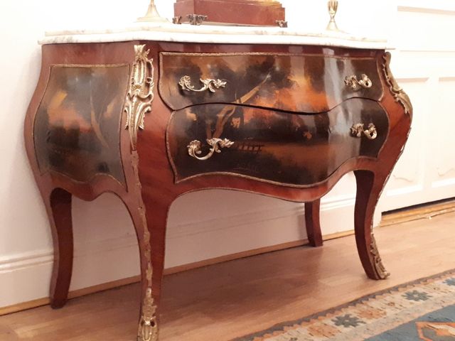 Comoda estilo Luis XV, antigua