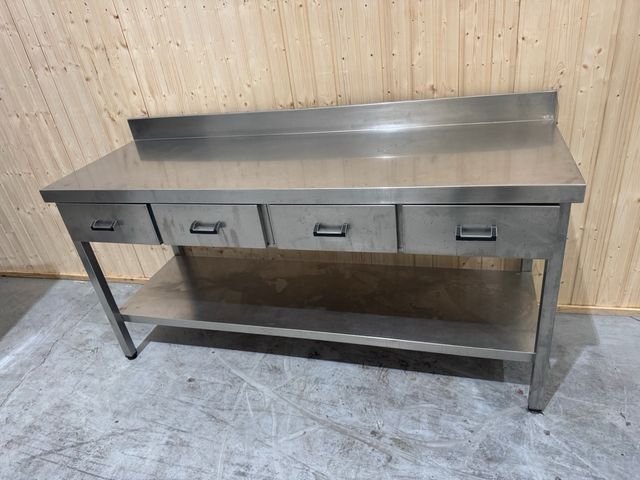 Mesa de trabajo con cajones