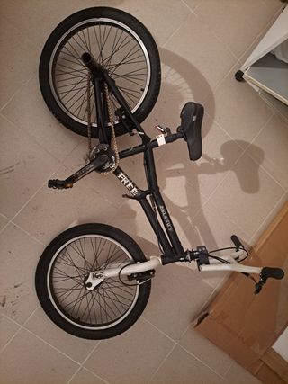 BMX Monty Black and White