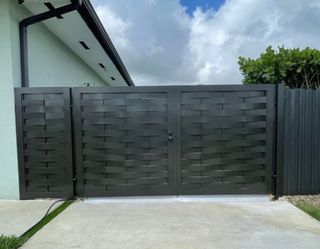 PUERTAS CORREDERAS Y PEATONALES