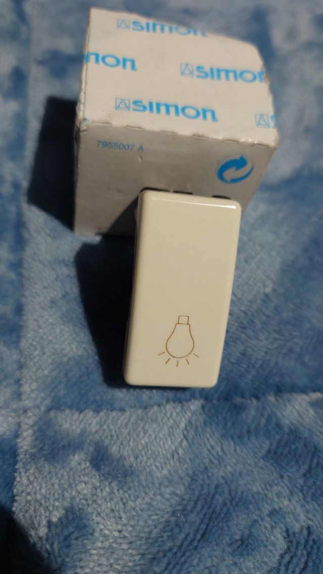 Botão de luz Simon 27